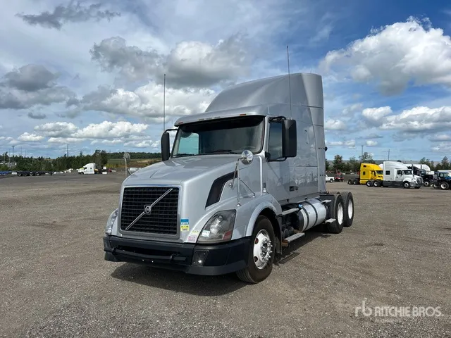 2015 Volvo VNL 6x4 T/A Sleeper Truck Tractor