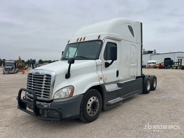 2016 Freightliner Cascadia 125 6x4 T/A Sleeper Truck Tractor