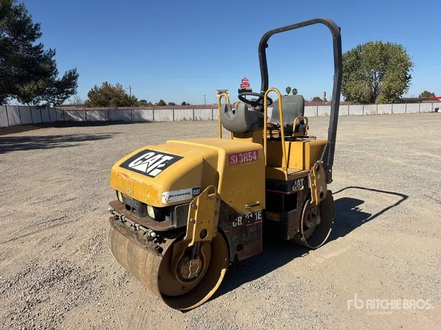 2004 Cat CB-214E Double Drum Roller
