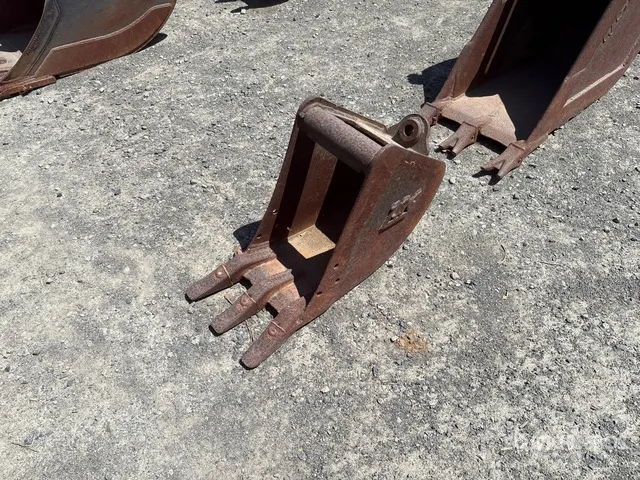 12 in Digging Excavator Bucket