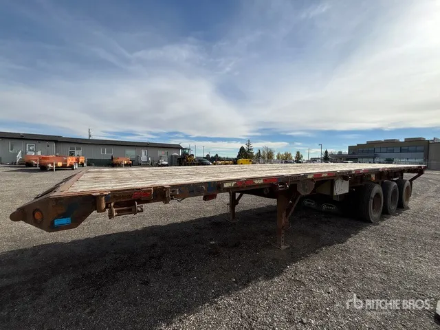 2005 Lode King 40 ft Tri/A Spread Axle Flatbed Trailer