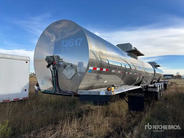 2004 Polar 14006 L Tri/A Super B-Train Lead Sulphur Tanker Trailer