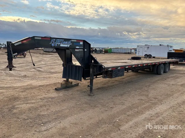 2014 Diamond C 36 ft T/A Gooseneck Flatbed Trailer