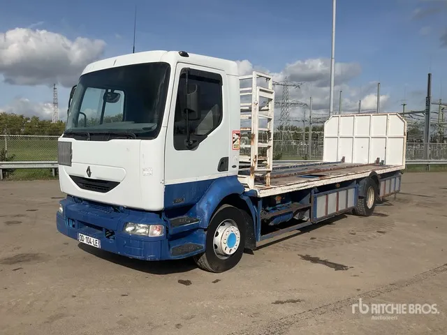 2005 RVI 4x2 Flatbed Truck