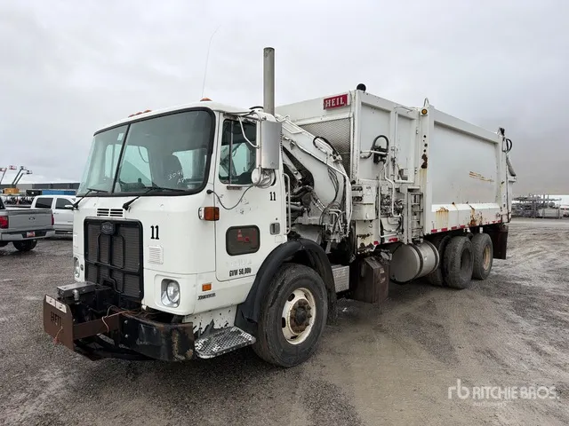 2006 Autocar WX 6x4 Side Loader Waste Collection Truck