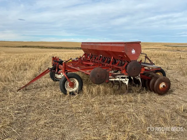 International Harvester 13 ft 6 in Seeder