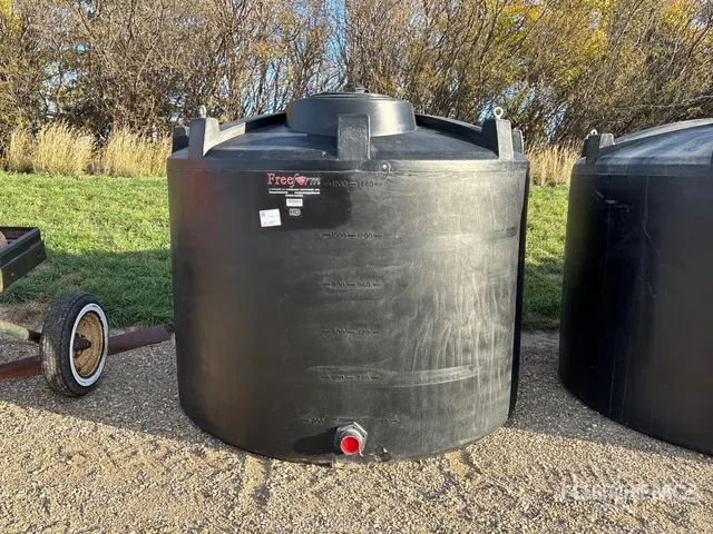 Free Form 1680 gal Poly Water Tank