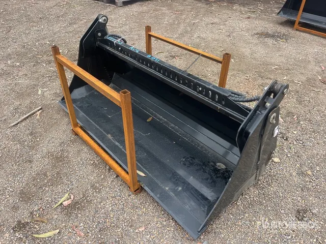 2026 GIYI KH72 1800 mm Multi-Purpose Skid Steer Bucket (Unused)