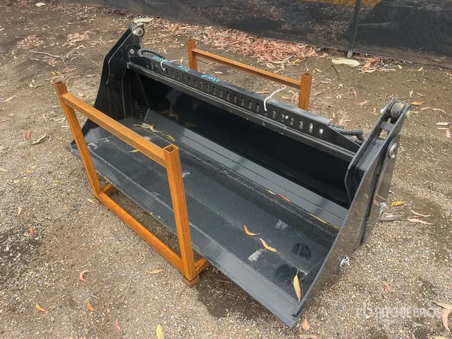 2026 GIYI KH72 1800 mm Multi-Purpose Skid Steer Bucket (Unused)