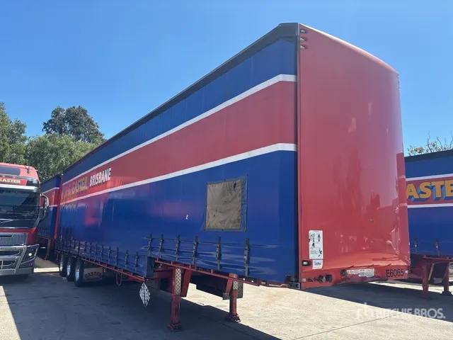 2015 MaxiTrans 13.2 m Tri/A Step Deck Curtain Side Trailer