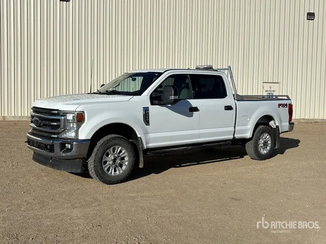 2022 Ford F-250 XLT 4x4 Crew Cab Pickup