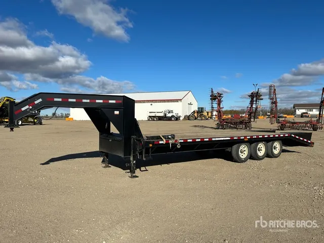 2010 PJ Trailers 26 ft Tri/A Gooseneck Equipment Trailer