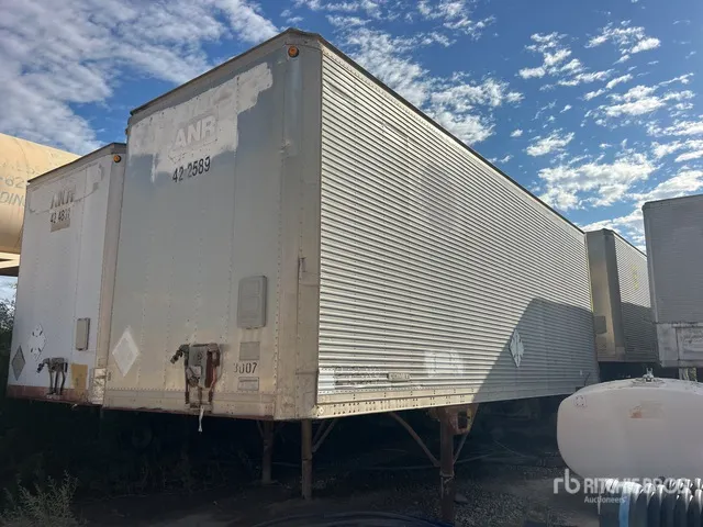 1975 Comet 27 DVT 30 ft x 96 in S/A Van Trailer