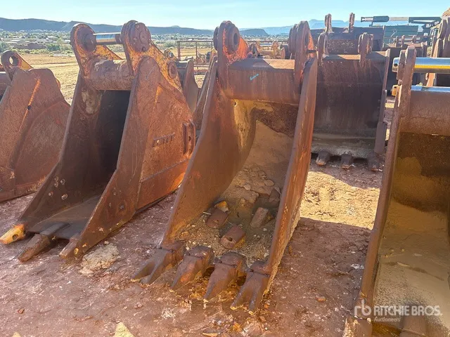 30 in Digging Excavator Bucket