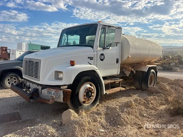 2003 Freightliner FL 70 2000 gal 4x2 Water Truck