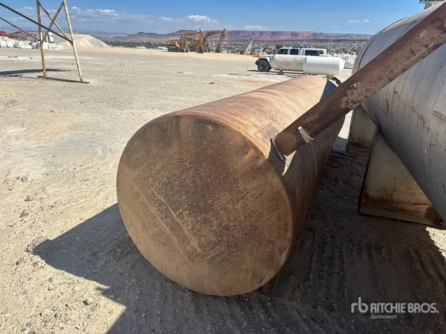 1000 gal Nevada tank & Casing Water Tank