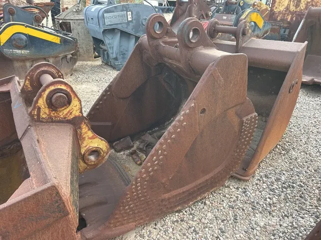 45 in Digging Excavator Bucket