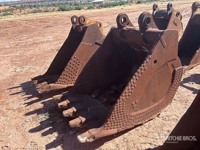 45 in Digging Excavator Bucket