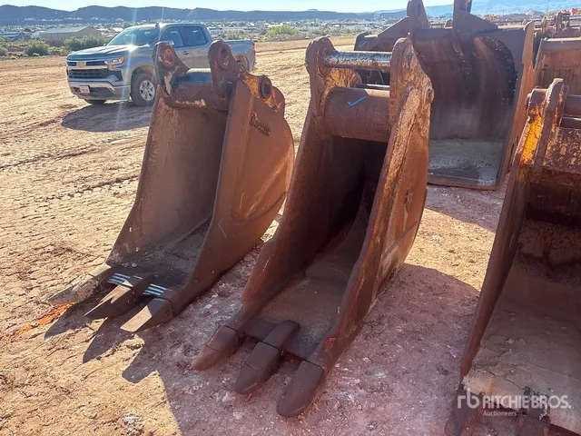 24 in Digging Excavator Bucket