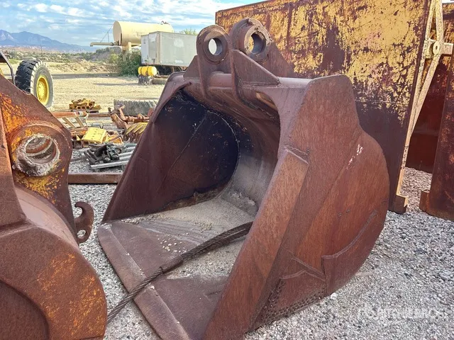 75 in Cleanup Excavator Bucket
