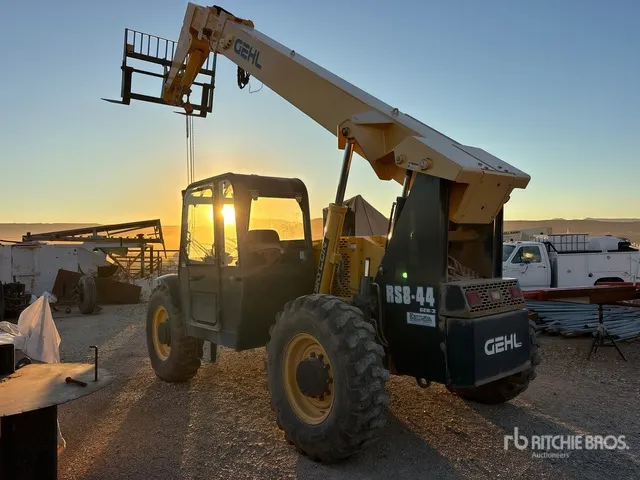 Gehl RS8-44 8000lb Telehandler