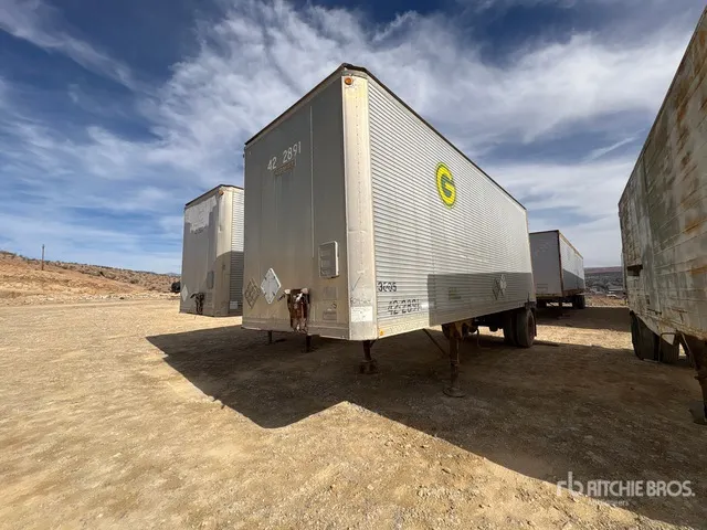 1975 Comet 27 DVT 30 ft S/A Van Trailer