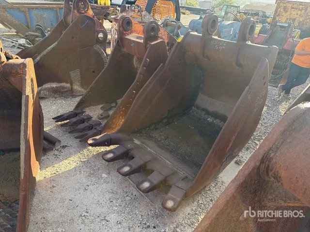 54 in Digging Excavator Bucket