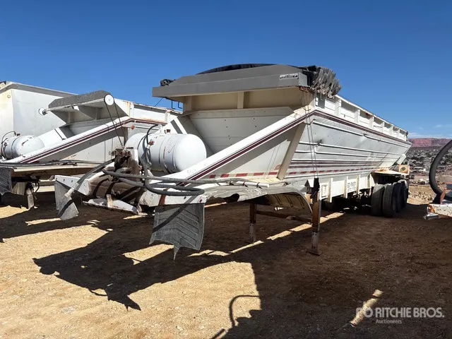 1997 Red River LB339 44 ft Tri/A Live Bottom Trailer