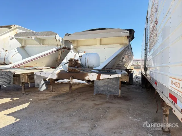 1997 Red River LB339 44 ft Tri/A Live Bottom Trailer