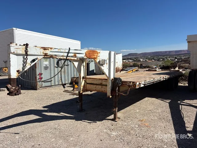 1994 Walton 20KBG 30 ft T/A Gooseneck Equipment Trailer