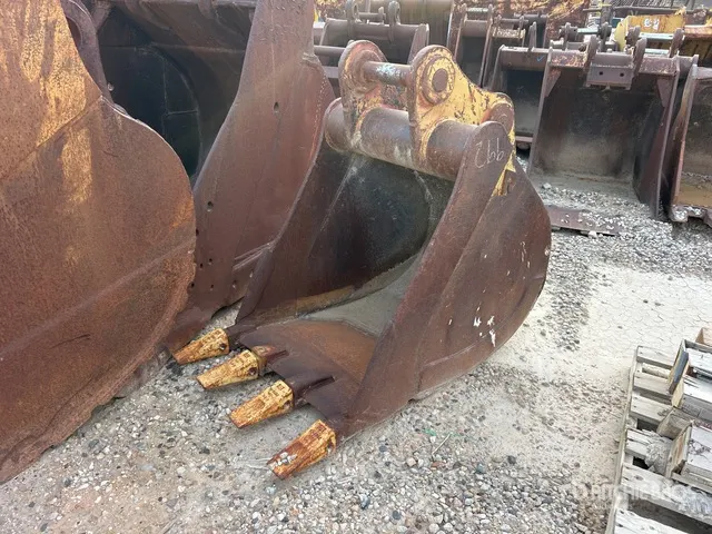 35 in Digging Excavator Bucket