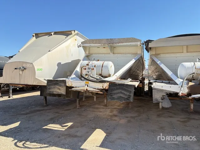 1996 Red River 44 ft Tri/A Live Bottom Trailer