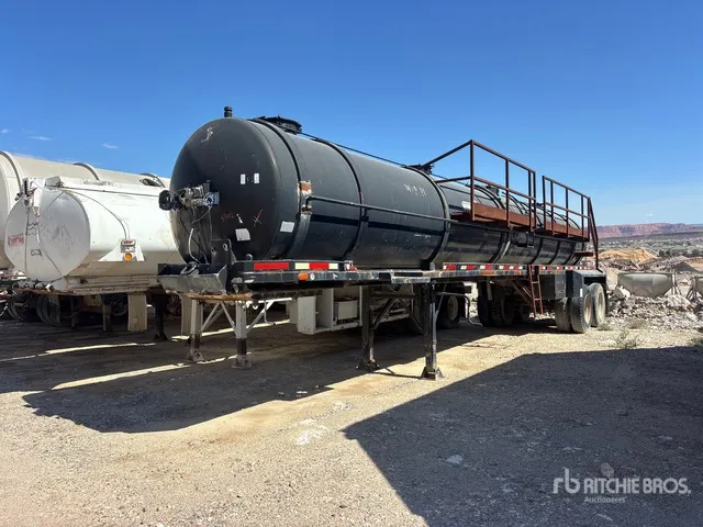 1984 T/A Sludge Vacuum Tanker Trailer