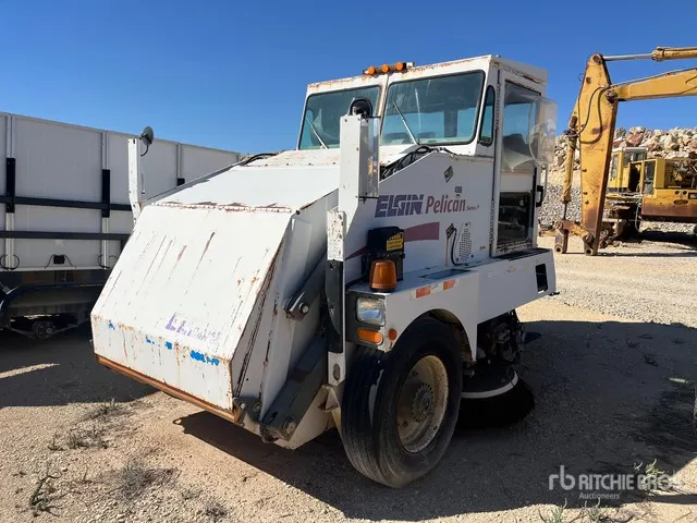 2002 Elgin Pelican Series P Self-Propelled Broom