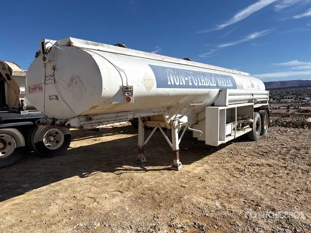 1966 Heil 5000 gal T/A Tanker Trailer