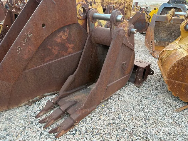 Entek 24 in 1.15 cyd Digging Excavator Bucket - Fits Cat 330D