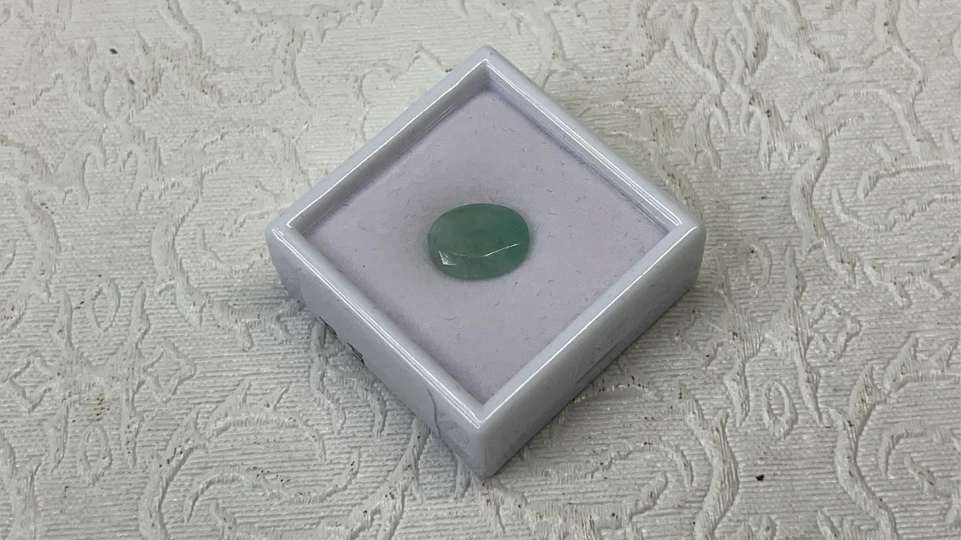 5.7ct Natural Emerald Untreated Oval Cut - 10.3*12.9mm