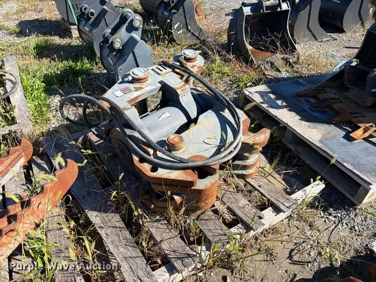 Helac Power tilt excavator quick attach