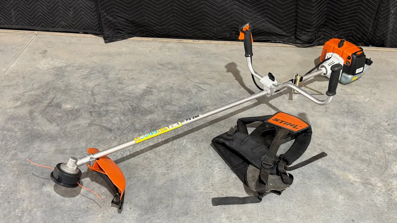 STIHL FS250 Gas Powered Weed Wacker