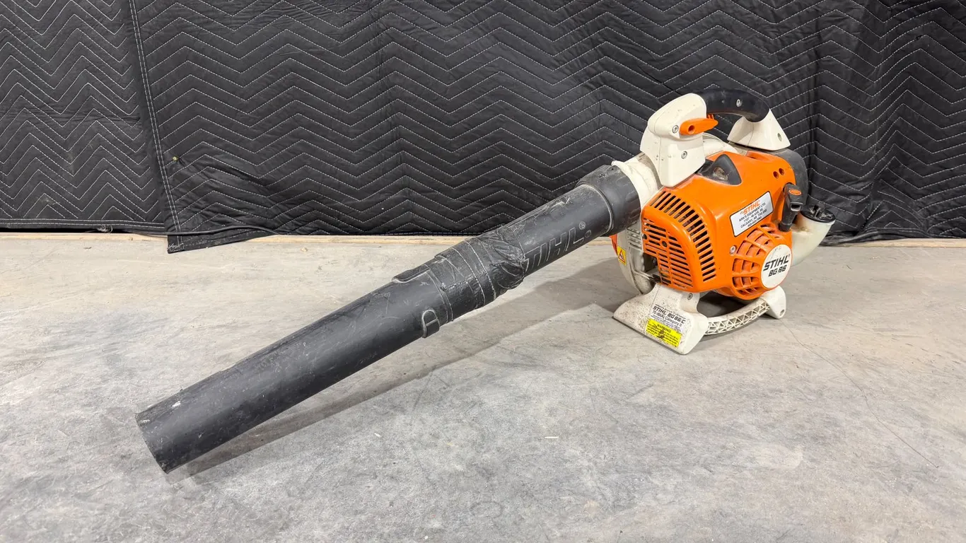 STIHL BG86 Gas Powered Handheld Leaf Blower
