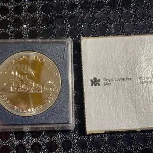 1986-1987 Vancouver Canadian Dollar Coin, 500 Silver, 23.4g, Royal Canadian Mint Case