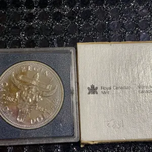1982-1983 Regina Canada Silver Dollar, 500 Silver, 23.4g, Royal Canadian Mint Case