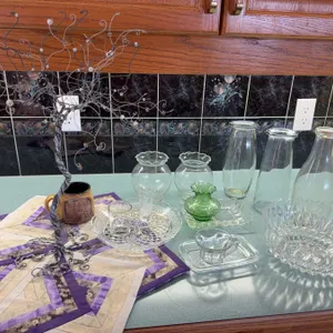 Decorative wire tree sculpture and glass lot