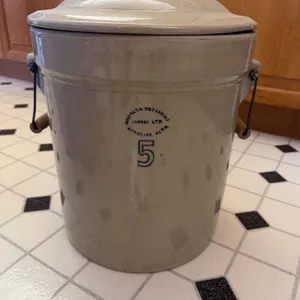 Medalta potteries 119661 LTD red cliff, Alberta Stoneware 5 Gallon Crock