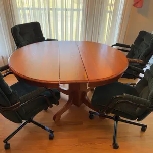 Oak Pedestal Dining Table with 4 Caster Chairs