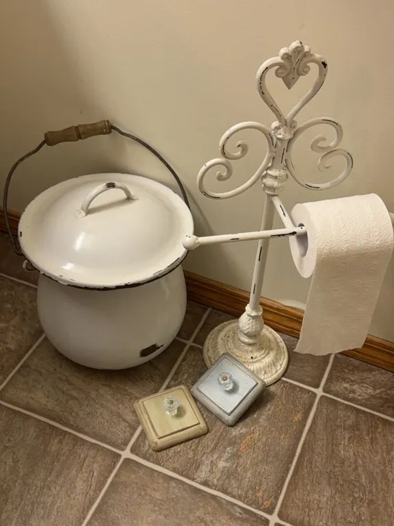 Enamel Chamber Pot, Metal Toilet Roll Holder, wall hooks