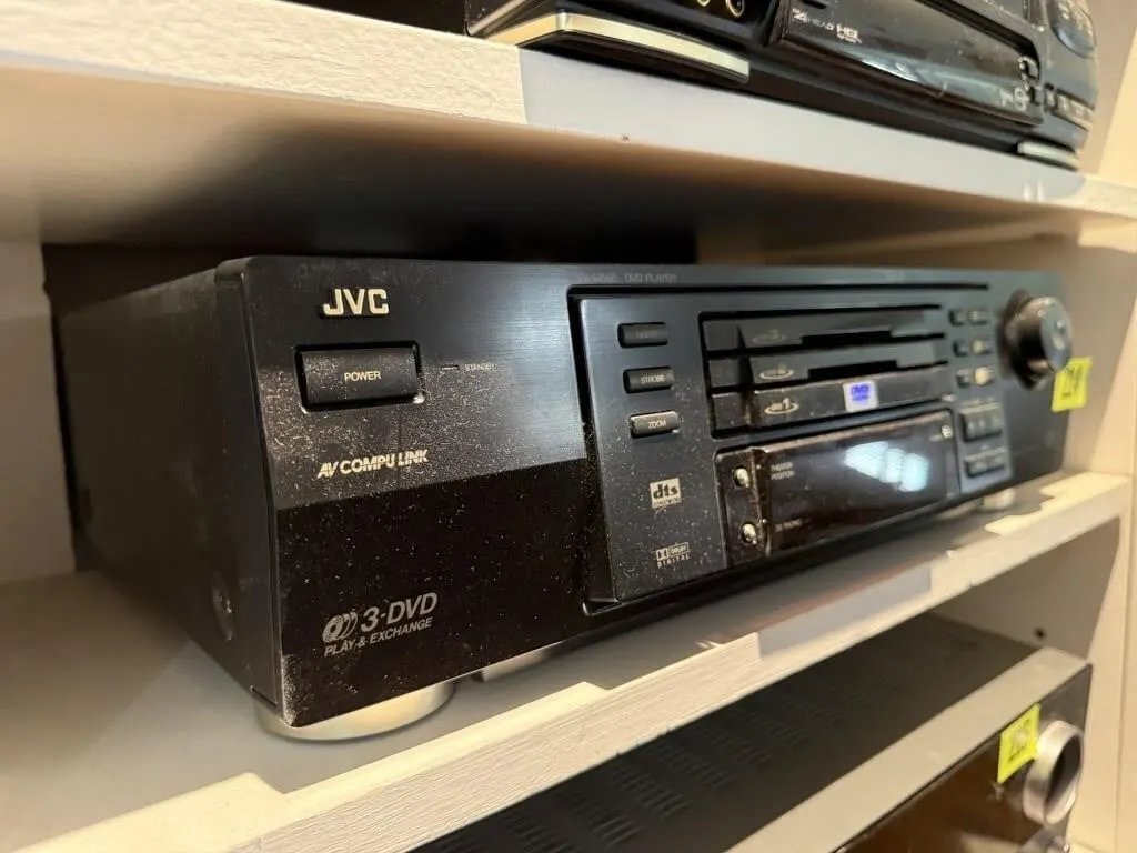 JVC triple deck DVD player