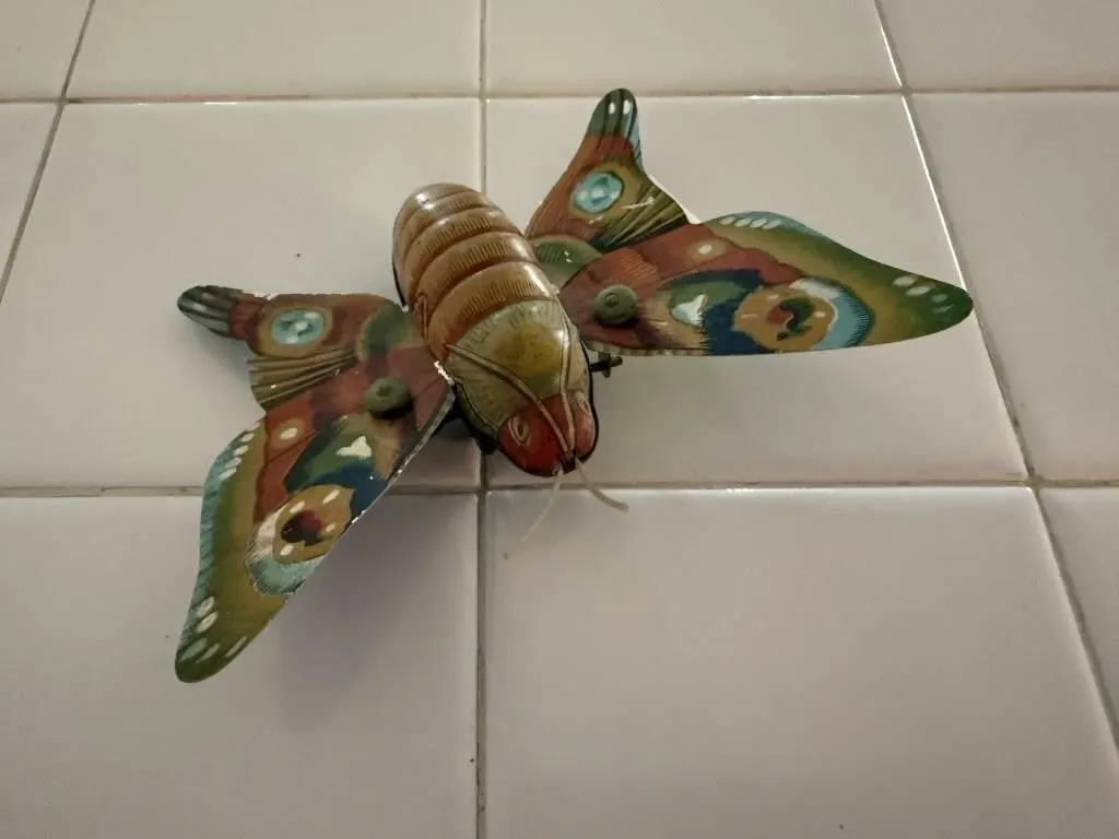 Mechanical butterfly