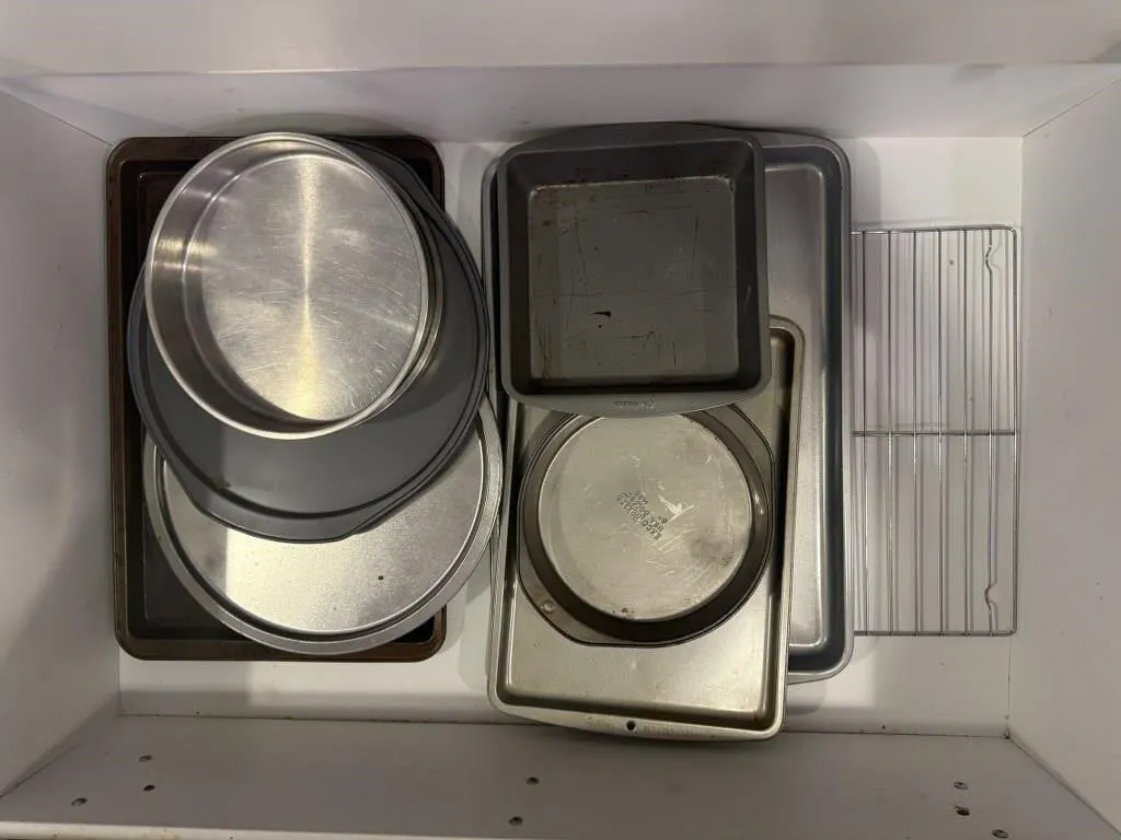 Baking pans, cake pans, cookie sheets, pizza