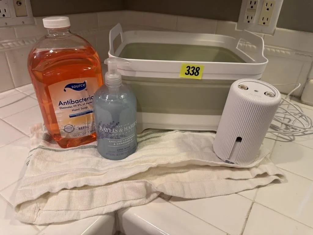 Expandable tote, soap, Pura air freshener